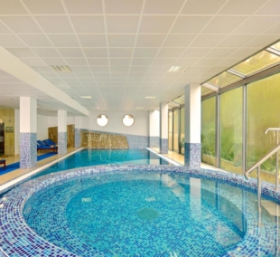 Iberostar Bellevue Hotel vidaus baseinas