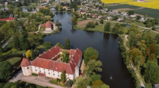 jaunpilis aerial