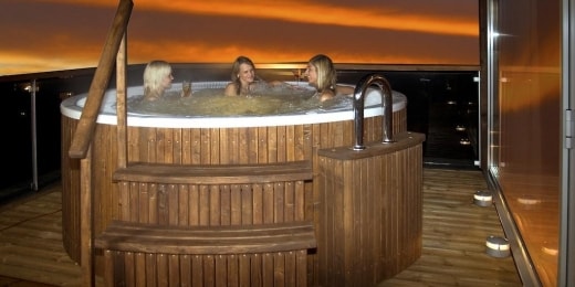 Johan Design & SPA Hotel sukurine vonia