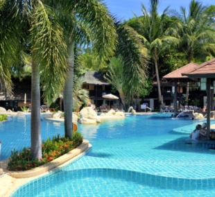 Kacha Resort & Spa baseinas 2