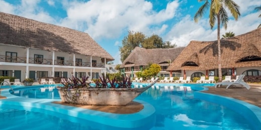 Kiwengwa Beach Resort baseinai