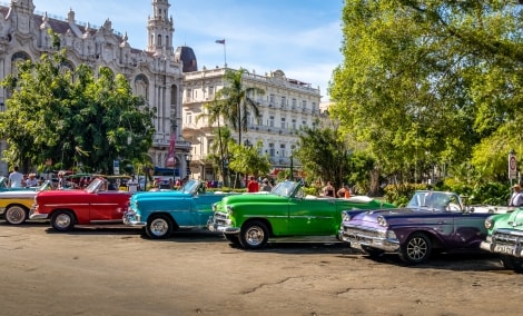 havana spalvingos masinos gatveje