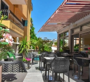 La Mer lauko staliukai