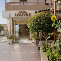 Louvre Hotel 3