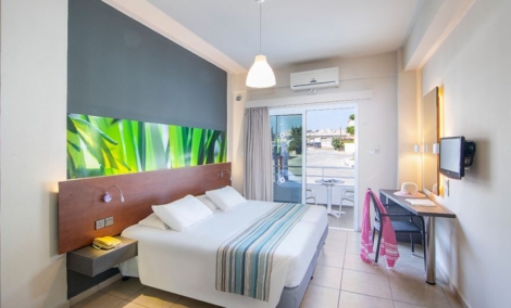 Twin Room Gardens