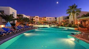 meropi hotel apartments baseinas vakaras 12651