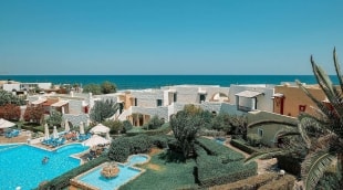 Mitsis Cretan Village Beach aplinka