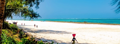 MOMBASA, papludimys ir moteris