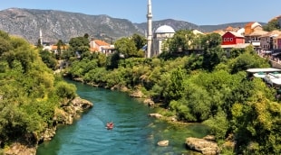 Mostar miestas upe