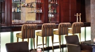 Movenpick City baras