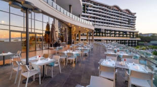 Mylome Luxury Hotel & Resort terasa