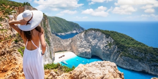 navagio papludimys zakintas mergina