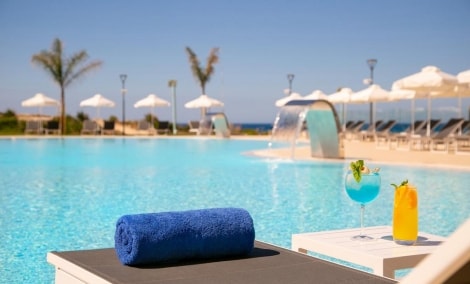 NissiBlu Beach Resort baseinas