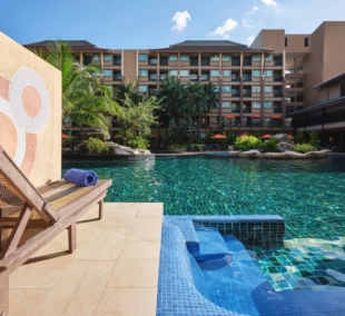 Novotel Phuket Vintage Park Resort baseinas