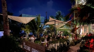 Oceana Boutique, Maldyvai, terasa naktį