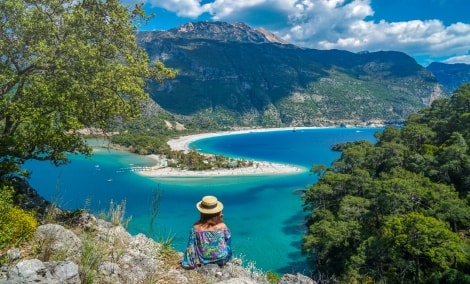 oludeniz turkija mergina sedi