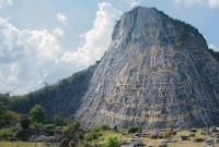 Sėdintis Buda iš aukso plokštelių 3918