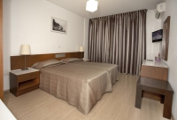 petrou hotel kipras lova 7454