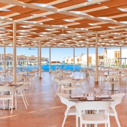 Pickalbatros Sea World Resort lauko staliukai