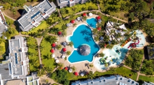Hotel PrideInn Paradise Beach Resort aerial