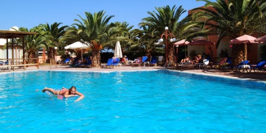 Rethymno Village baseinas