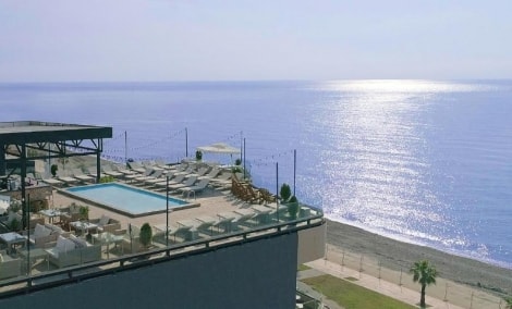 Rooftop pool hotel panorama