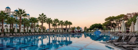 Rubi Platinum Spa Resort & Suites baseinas