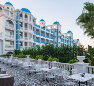 Rubi Platinum Spa Resort & Suites lauko staliukai