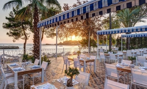 Rubi Platinum SPA Resort & Suites restoranas ant jūros kranto