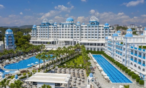 Rubi Platinum Spa Resort & Suites