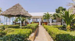 Sea Crest Hotel, aplinka