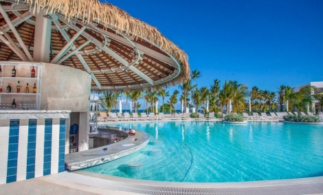 Serenade Punta Cana Beach & Spa Resort baseinas ir baras