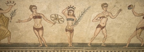 mozaika merginos su bikiniais