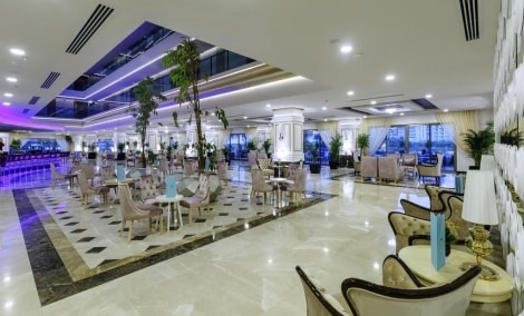 side hotel la grande resort lobby 15832