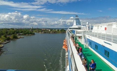 TS Ships Silja Serenade passing Kustaanmiekka 100715 IMG 2618 © Marko Stampehl