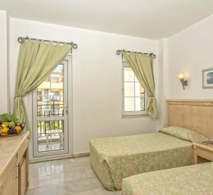 sinatra hotel numeryje 7910