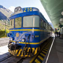 traukinys Ollantaytambo