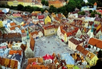town hall square tallinn