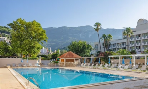 Hotel Tara Becici baseinas