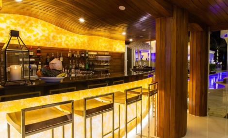 The Privilege Hotel Ezra Beach Club Koh Samui (4*), baras