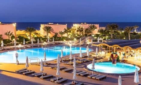 The Three Corners Happy Life Beach Resort baseinas