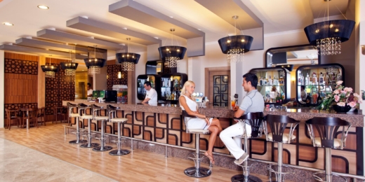 TITAN SELECT HOTEL, baras