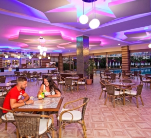 TITAN SELECT HOTEL, terasa