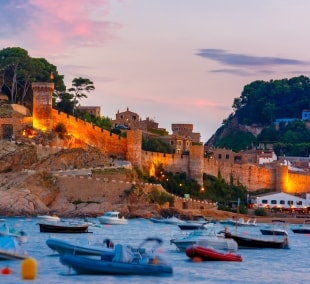 tossa de mar ilanka vakaras sviesos