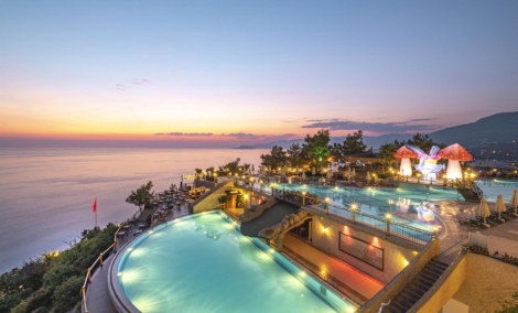 Utopia World Hotel baseinai