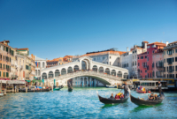 venecija gondolos