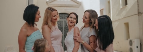 Vestuvės senamiesčio koplytėlėje merginos