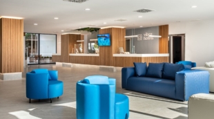 Vibra Beverly Playa lobby