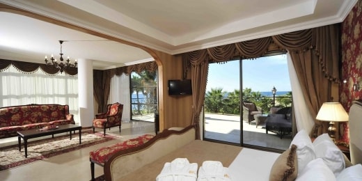 villa augusto hotel kingston 11772