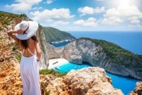 navagio papludimys zakintas mergina